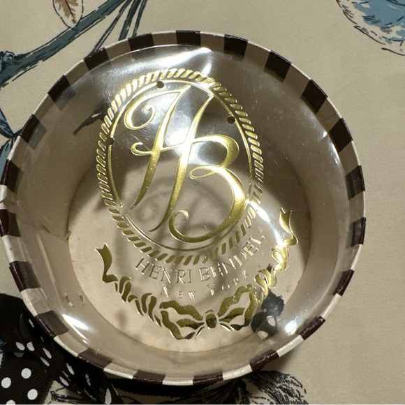 Henri Bendel Miniature Display Stripes and Ribbon Box With Polka Dot - Picture 6 of 7